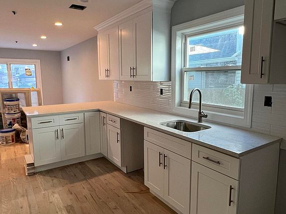 4th image of 238 Taylor St