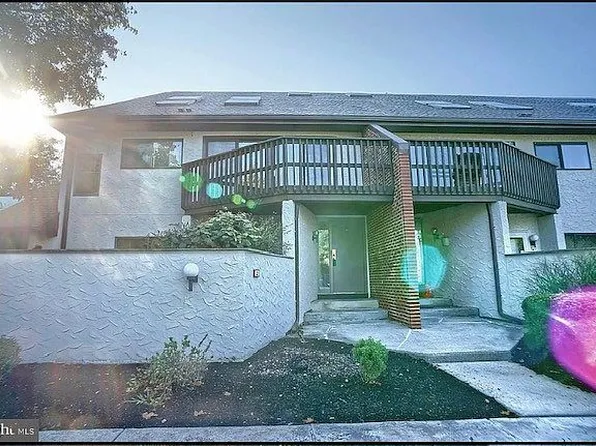 680 Geneva Dr APT 2, Mechanicsburg, PA 17055