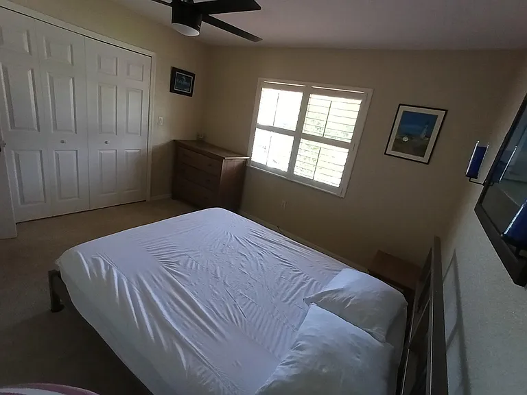 Van Nuys Cir — Photo 2