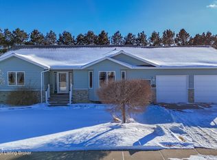 2059 3rd St W, Dickinson, ND 58601
