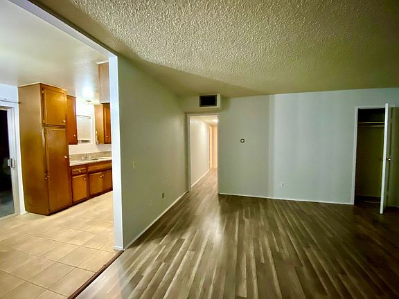 2nd image of 815 Magnolia Ave APT 1