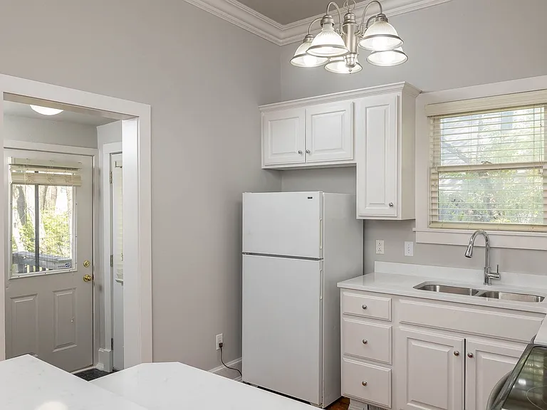 349 N Rollston Ave — Photo 8