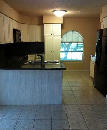 5th image of 218 Lakeview Dr