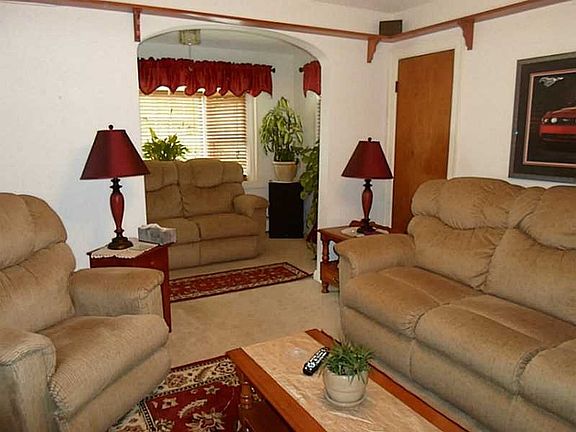 2nd image of 10 Lamoureux Blvd #1