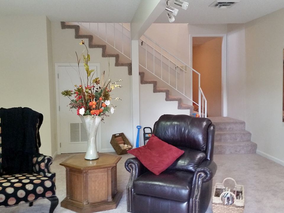 1st image of 900 Arlene Ct