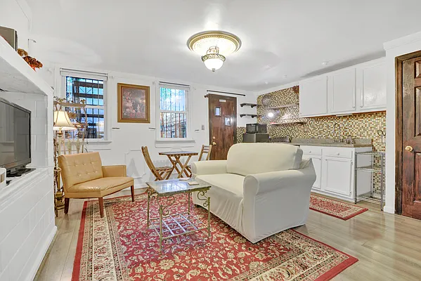 Rented by Brownstone Property Group | media 9