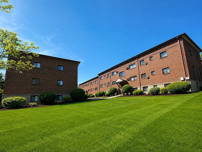 Marshall Woods Apartments — Photo 1