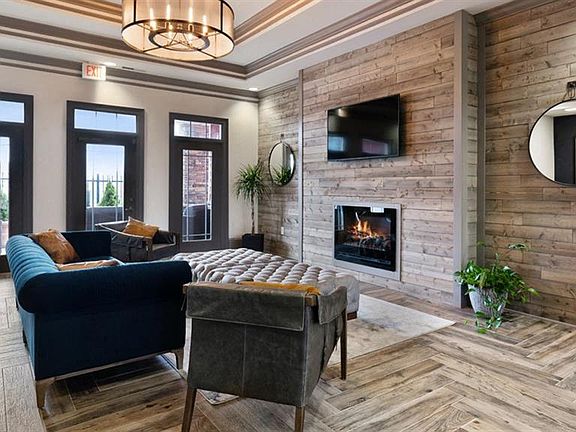 5th image of 900 Selwyn Pl #435