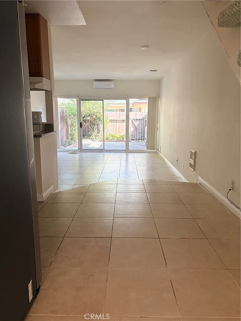 2 bed, 1.5 bath, 950 sqft, $2,600 — Photo 2