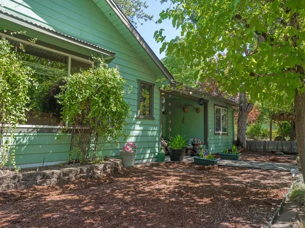 120 Ken Rose Ln, Cave Junction, OR 97523