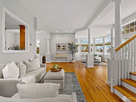 5th image of 337 25th Avenue E