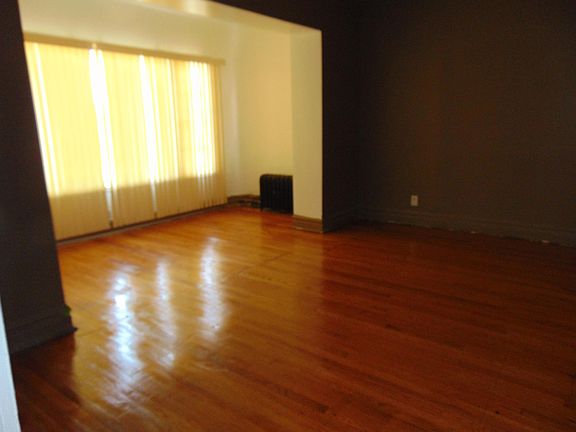 3rd image of 7637 S Eberhart Ave