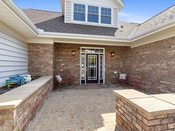 2nd image of 2075 Blue Jay Ln #2075
