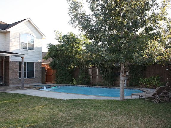 3rd image of 219 Rolling Springs Ln