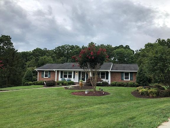 3rd image of 1733 Earl Dr