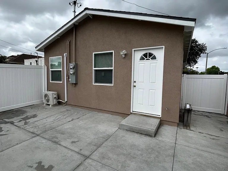 760 N Olive St #B — Photo 1