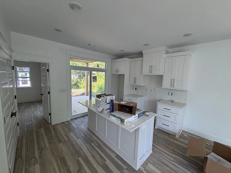 904 N Sang Ave #B — Photo 2