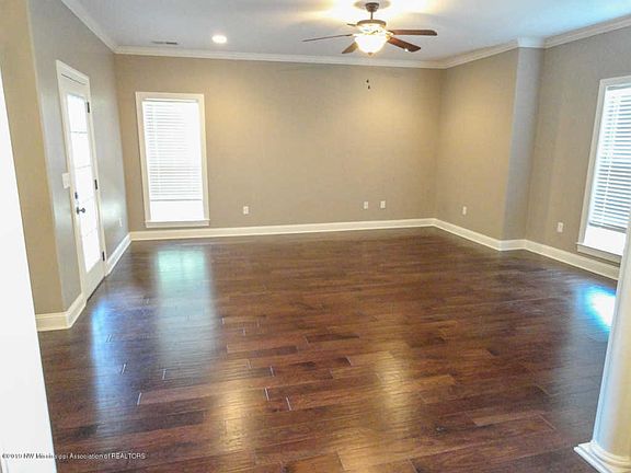 5th image of 369 Beacon Hill Dr