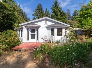 85599 Pine St, Florence, OR 97439