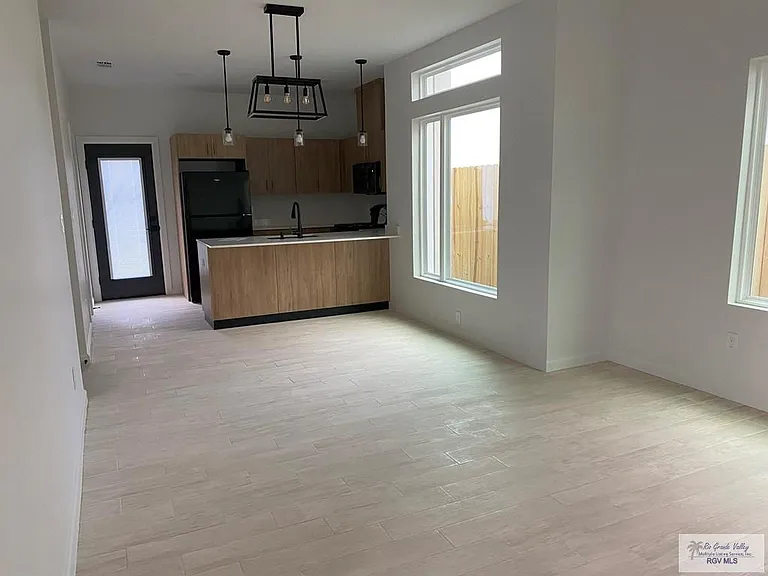 3581-B2 Hidalgo St #B-2 — Photo 4