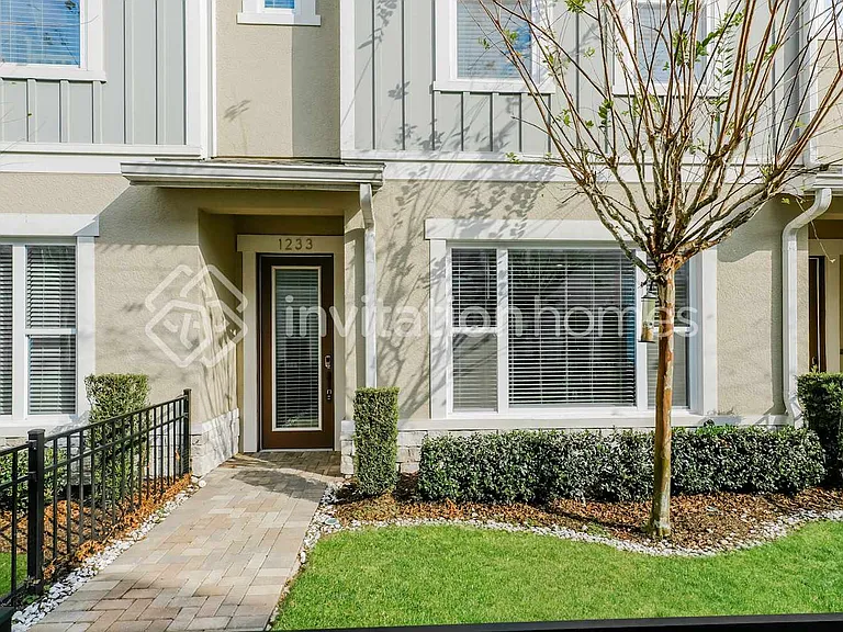 1233 Chittamwood Ct — Photo 1