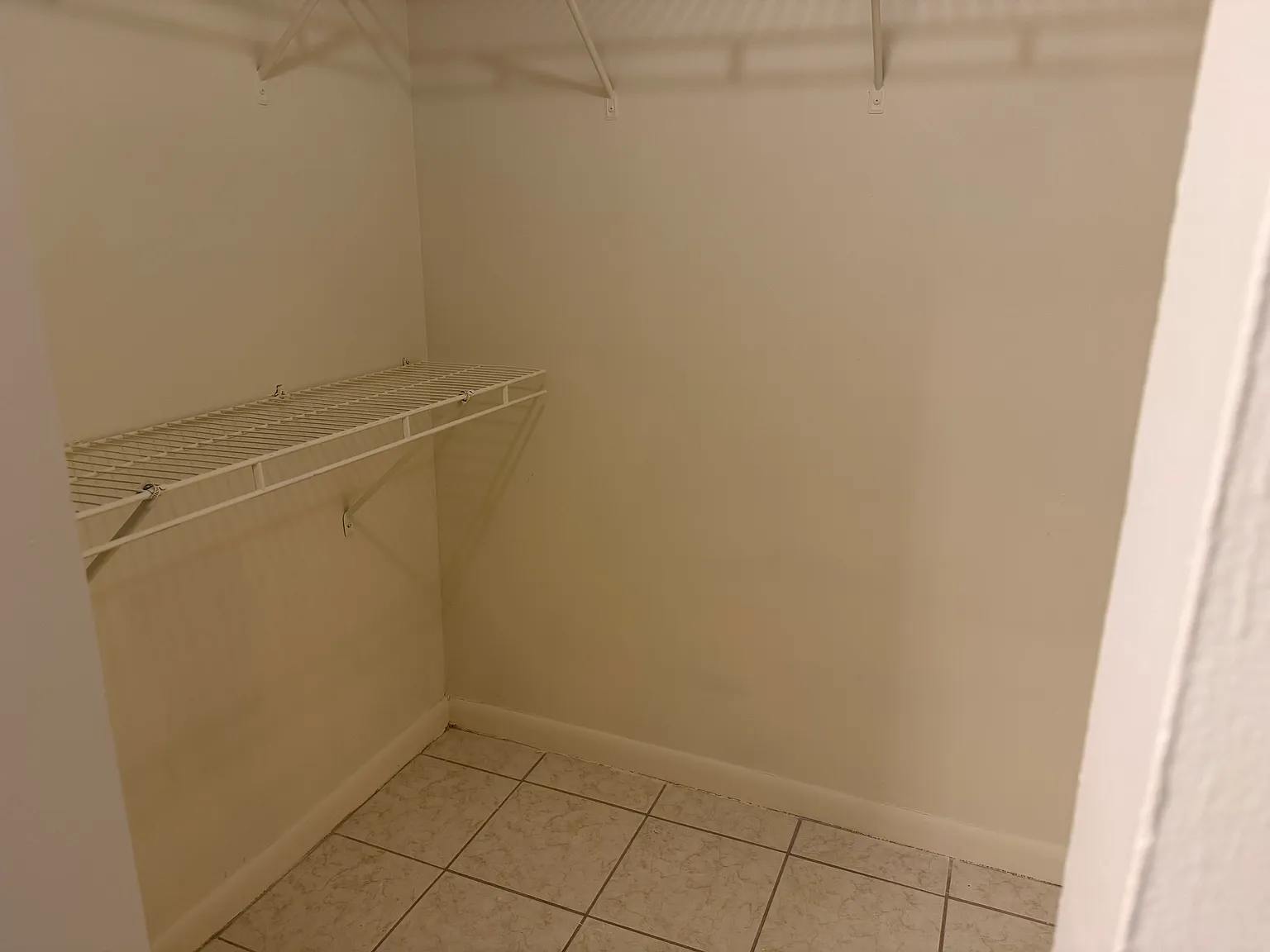2 bed, 910 sqft, $1,900 — Photo 2