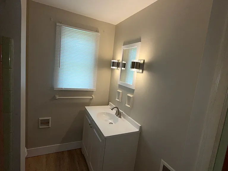 108 N Huron Ave — Photo 5