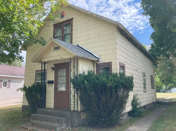 606 6th St, Ludington, MI 49431