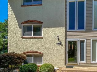 129 Carmel Woods Dr, Ballwin, MO 63021
