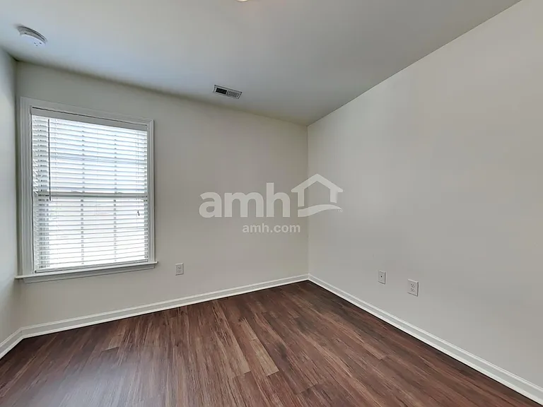 913 Bridlemine Dr — Photo 17