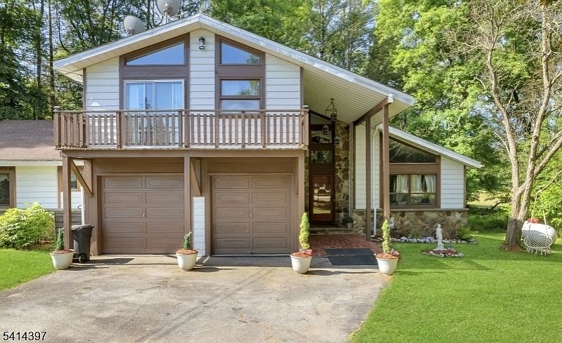 1st image of 365-B Lake Shore South O2