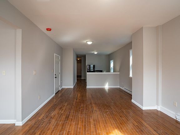4th image of 375 Orange St #2