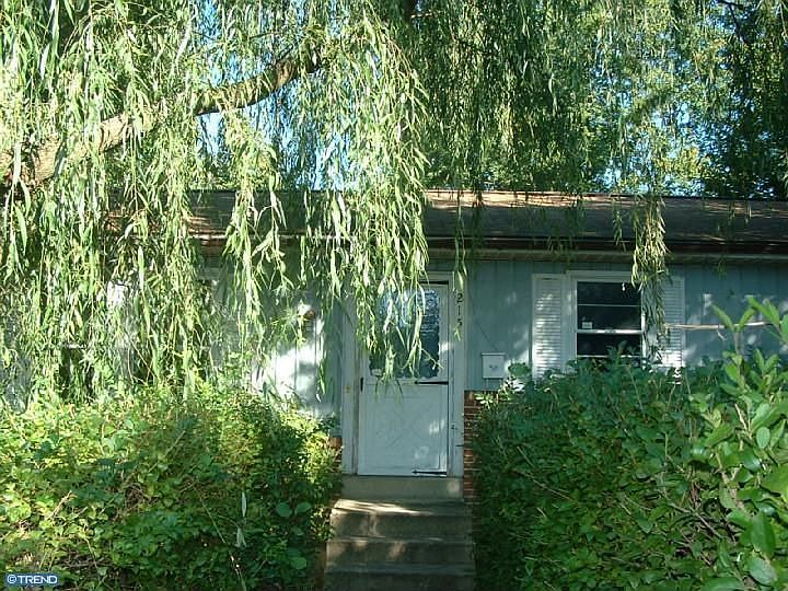 2nd image of 215 Maple St