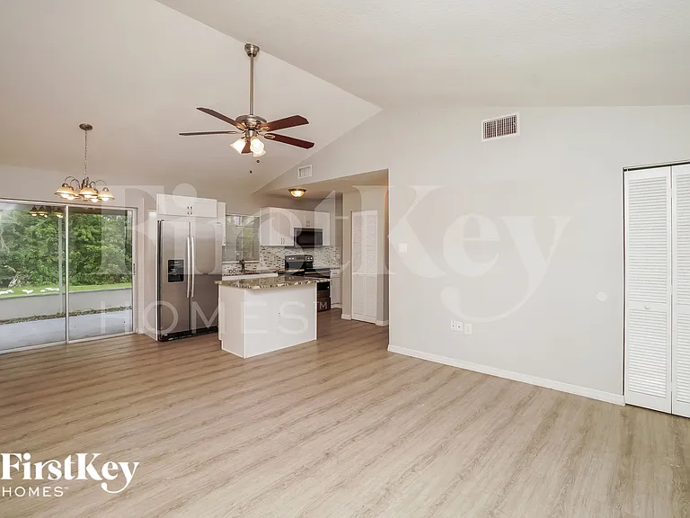 6841 Willits Ave — Photo 2