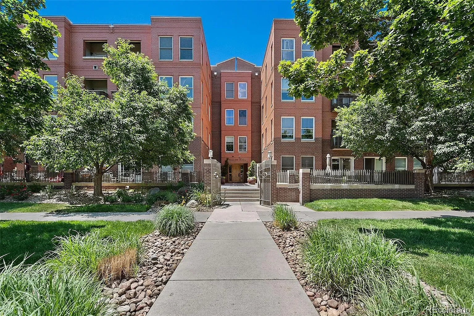 1 bed, 1023 sqft, $2,300 — Photo 3