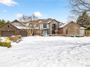 7 Beauclaire Ln, Fairport, NY 14450