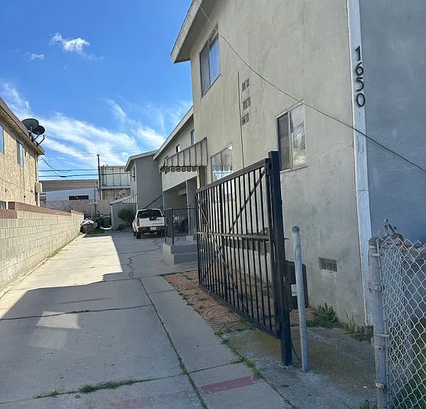 1650 W 209th St #6 — Photo 6