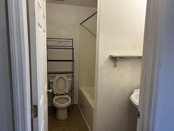 4th image of 200 N Black Horse Pike APT C