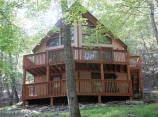 136 Berkshire Ct, Bushkill, PA 18324