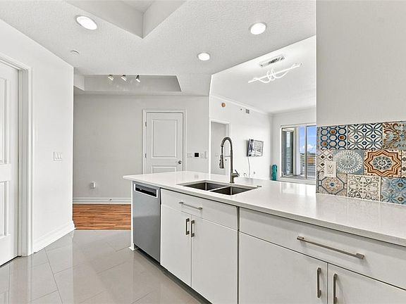 4th image of 1209 E Cumberland Ave Unit 608