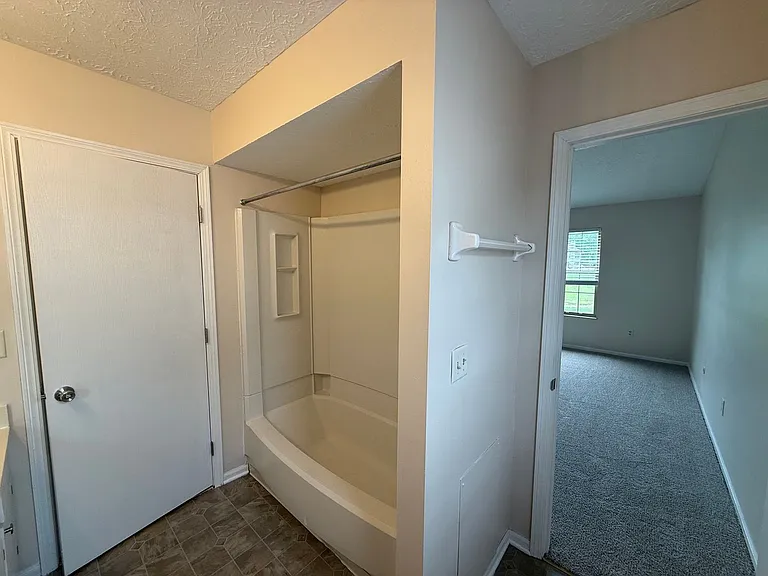5931 Shadow Lake Cir — Photo 21