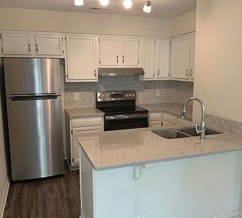 4th image of 112C W Victoria Ct