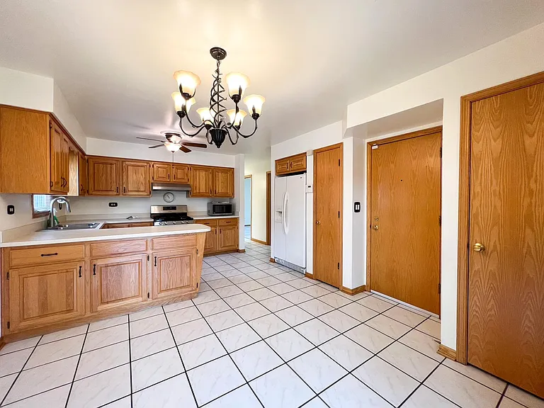 6427 W Dakin St #3 — Photo 2