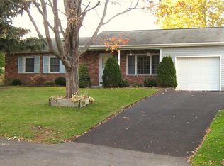 2 Roxbury Ct, Voorheesville, NY 12186