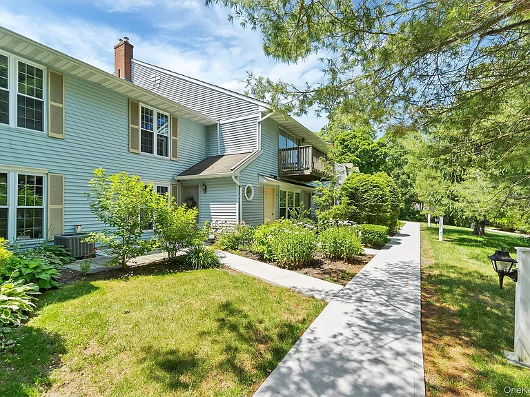 48 Homestead Village Dr — Photo 4