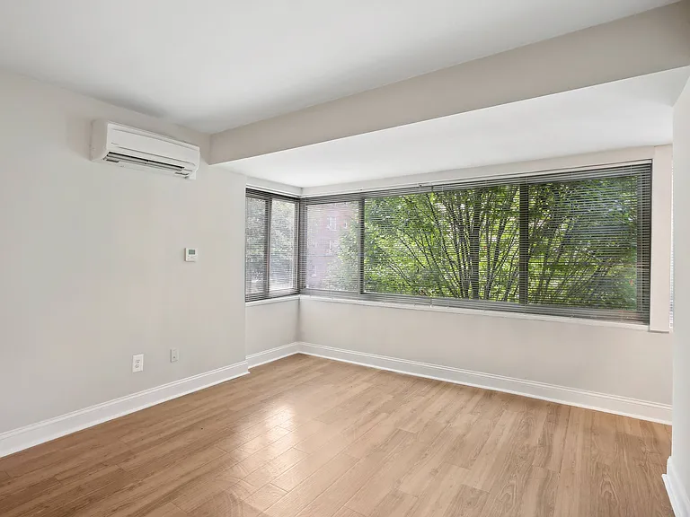 The Kenmore — Photo 10