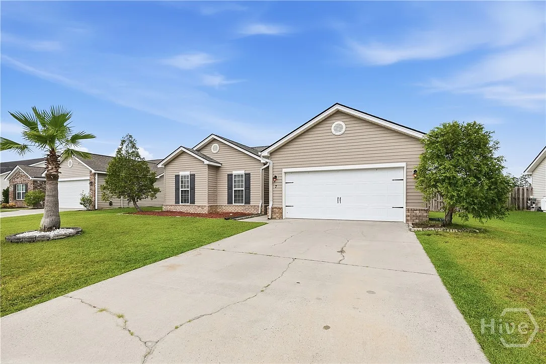 3 bed, 2.0 bath, 1734 sqft, $2,100 — Photo 2
