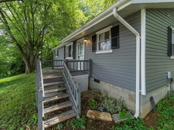 105 Springlake Ave, Hillsboro, OH 45133