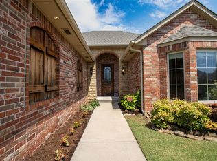 3816 Montclair Dr, Edmond, OK 73013