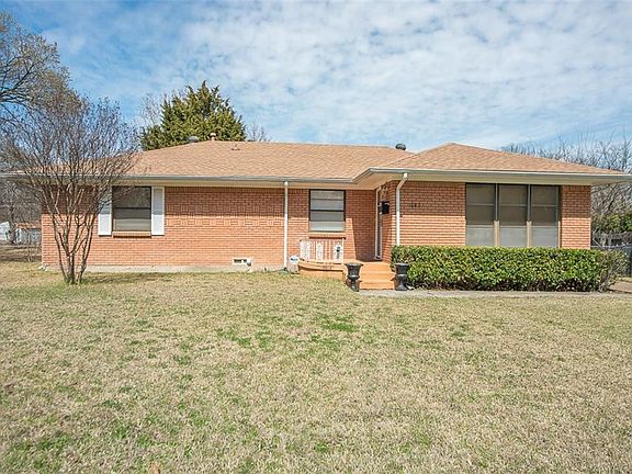 2nd image of 1843 Riverway Pl